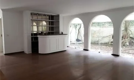 Próximo a Faculdade de Medicina do Einstein - Venda - Casa com 559m² terreno e 443m² construída