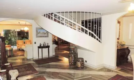 Casa a venda no campo belo ou brooklin velho com 4 quartos.