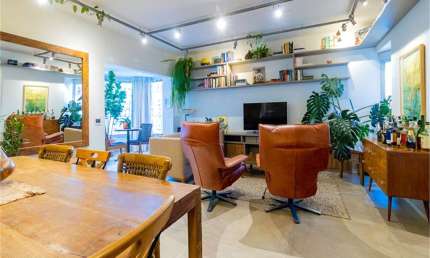 Apartamento reformado em Pinheiros com 117 m² há 900 m da estação Oscar Freire!