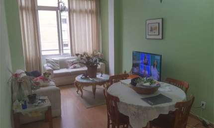 Apartamento amplo de dois dormitórios no bairro de higienópolis.
