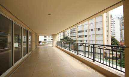 Apartamento Garden à venda de 984 m² em Higienópolis de 5 quartos sendo 4 suítes e 6 vagas.