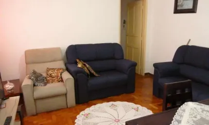 Casa com quintal e edícula, 5 vagas em ponto comercial em Perdizes