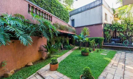 Oportunidade! Excelente imóvel à venda!!! Sobrado amplo, com 7 vagas e bem localizado!