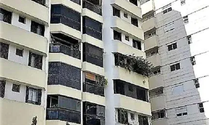 Living com SACADA. Apto com  4 dormitórios e 3 vagas de garagem. Planta Original