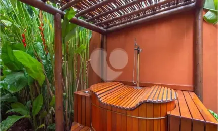 Pacaembu / deslumbrante sobrado / total reformado / 4 suítes / 6 vagas / piscina / churrasqueira