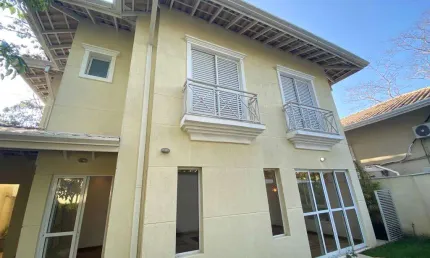 Casa a venda em condomínio fechado no Panamby com 4 dormitóiros, piscina e 3 vagas