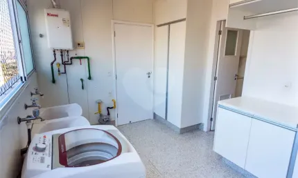 Apartamento com 3 quartos para alugar na Rua Guarará, --, Jardim Paulista, São Paulo