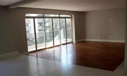 Lindo apartamento reformado em rua tranquila nos Jardins!