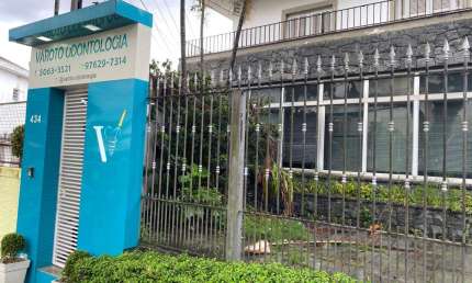 Casa com consultorio odontologico tyotalmente montado