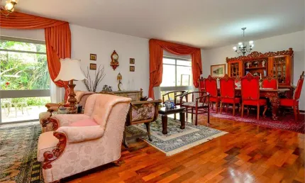 Ótima casa térrea no Brooklin, 5 dormitórios, 4 vagas, piscina, área residencial!