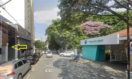 Loja comercial, localizada na Rua João Julian, frente ao Hospital Oswaldo Cruz