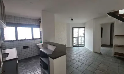 Cobertura Duplex à venda em Pinheiros, com 2 vagas, próximo ao Hospital das Clínicas