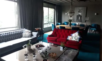 Apartamento com 250 m², 2 suítes, sala com 4 ambientes, 2 vagas. reformado!