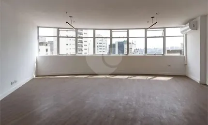 APARTAMENTO JARDIM EUROPA 3 DORM, 1 SUÍTE, 2 VAGAS.