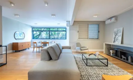 Lindo apartamento, reformado e mobiliado, com 154m² de área útil, 3 quartos, sendo 1 suíte e 2 vagas