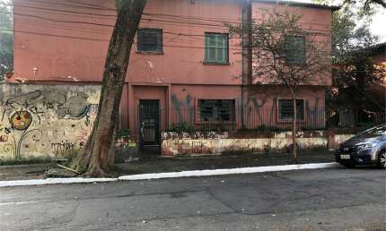 CASA PARA INVESTIDOR, OTIMA LOCALIZAÇÃO E INFINITAS POSSIBILIDADES PARA DEIXAR DO SEU JEITO!