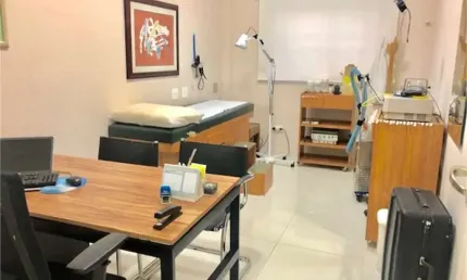 Prédio comercial venda pinheiros, 2 andares, 15 salas, 8 banheiros, 4 vagas. próximo metrô