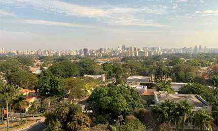 Duplex 4 suítes, 4 salas, 6 vagas de garagem. Ótima localização.no Jardins