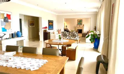 Apartamento de 340m² à Venda em Moema - 4 Suítes 4 Quartos 5 Vagas