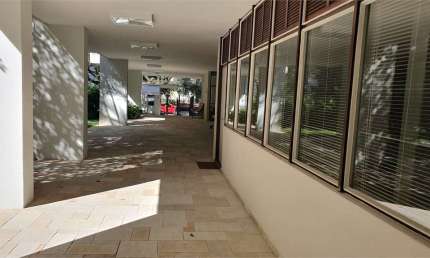 156 m² útil muito bem dividido. ao lado de metrô, Vale apena fazer uma visita.