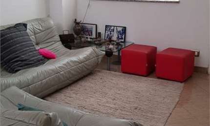Sobrado de Vila, com 3 dormitórios e 2 vagas de garagem. Região privilegiada da Vila Mariana!!!