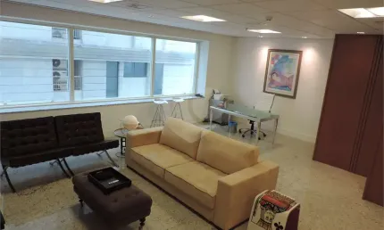 Sala comercial de altíssimo padrão,  ao lado do metro paulista.