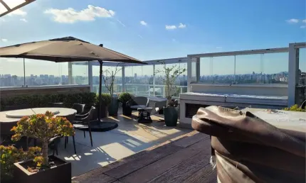 Cobertura triplex com  vista espetacular para o Parque Ibirapuera