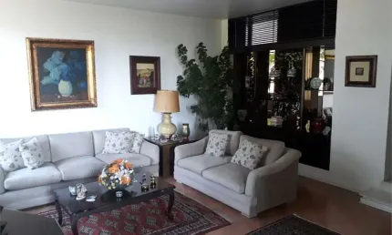 Apartamento com 220 m², 3 dormitórios sendo 1 suíte, 2 vagas.