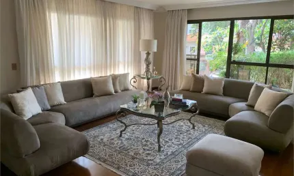 4 dormitórios, sendo 2 suítes na melhor localização de moema