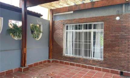 Sobrado a venda no Campo Belo 140m², com 3 dormitórios, 1 suite e duas vagas.