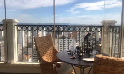 Condomínio clube com 317m², 3 suítes e 5 vagas de garagem