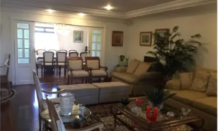 Apartamento com 3 suites, 4 vagas e amplo tem Moema Pássaros