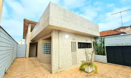 Casa residencial ou comercial 6 dormitórios, 4 suítes, 8 banheiros, 3 vagas
