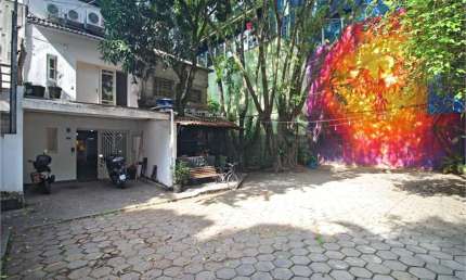 Vila Exclusiva no Jardim América com apenas 4 casas - Sobrado 3 Suítes e 3 Vagas de Garagem - 270m2