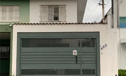 Sobrado em zona mista com 144 m²  3 dormitórios, 1 suíte e 2 vagas - excelente localização na saúde.