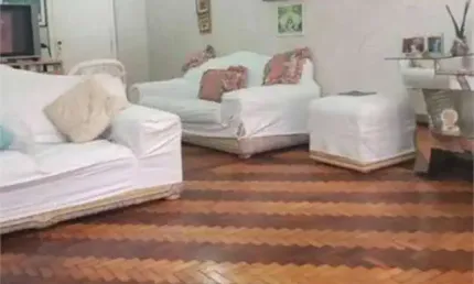 Sobrado a 400 metros do metrô com 3 dormitórios e vaga