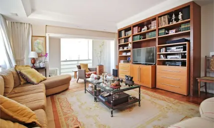 APARTAMENTO HIGIENÓPOLIS – 210m² | 3 DORMITÓRIOS | 2 VAGAS | VARANDA