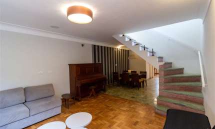 Casa dos sonhos com alta tecnologia, totalmente reformada em rua tranquila e segura