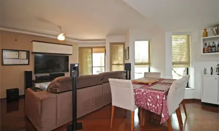 Apartamento com ampla varanda, 144m2, vista para piscina e 2 vagas
