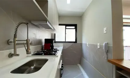 Lindo apartamento reformado na Vila Nova Conceição com 65m², 2 dormitórios e 1 vaga