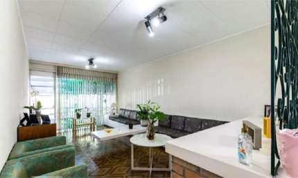 Vila Mariana!!! Casa térrea com muito quintal, são 220 m² 3 dorm. 1 suite, 3 vagas!