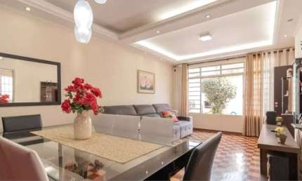 Sobrado com 4 dorms , 2 suítes , 2 vagas , sendo   230 m²