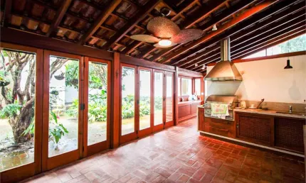 Casa de Vila a venda Jardim América 5 dormitórios, 2 suítes, 4 vagas 466 metros