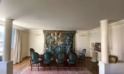 Apartamento num prédio muito  elegante no coração do paraíso