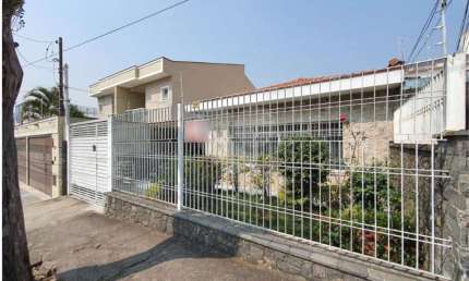 Casa à venda na Saúde - 5 quartos - 3 banheiros - 5 vagas de garagem