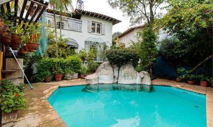 Casa com 4 quartos à venda na Rua Catanduva, --, Pacaembu, São Paulo