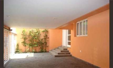 'Linda casa na região de Vila Mariana, com 4 dormitórios, 1 suíte e 3 vagas de garagem.