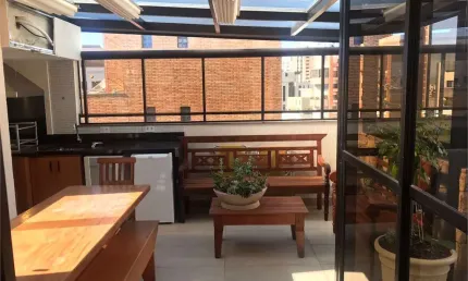 Cobertura de 234 m2 de área útil, 3 suítes e 4 vagas, em uma das melhores ruas do Morumbi.