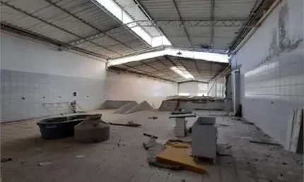 Galpão com 678 m² de área construída, com Pé direito 12 metros na Vila Romana. Oportunidade!!!
