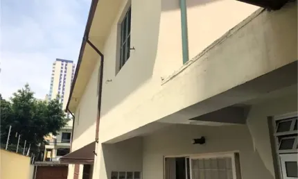 Fácil acesso  ao metro santa cruz  , e vila mariana